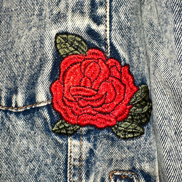 Embroidered Patch Vintage Style Acid Wash Denim Jacket - Picture 4 of 6
